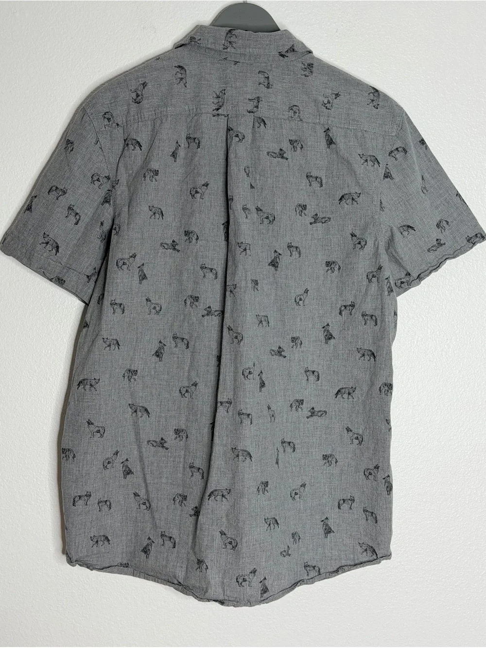 North Face Wolf Button Down Shirt 100% cotton - size Large